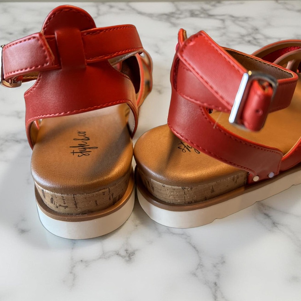 Style & Co “Darlaap” Red Sandals New in Box - Size 8 - Picture 3 of 6